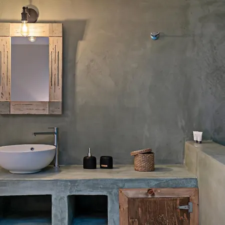 Casa Sofia Apt#1, By Hellocrete