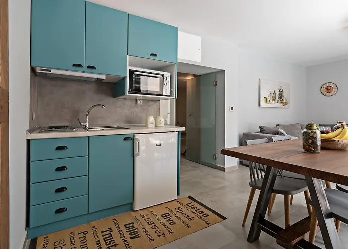 Casa Sofia Apt#1, By Hellocrete